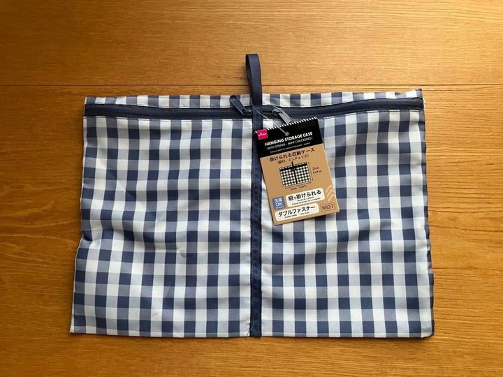 DAISO(ダイソー)：掛けられる収納ケース(紐付、ミニチェック)