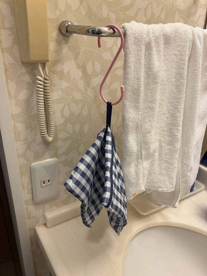 DAISO(ダイソー)：掛けられる収納ケース(紐付、ミニチェック)