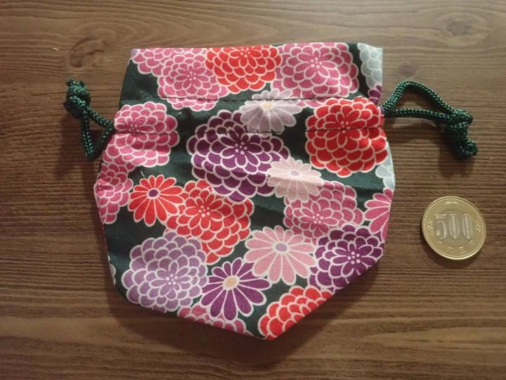 DAISO(ダイソー)：丸底巾着袋(着物柄、A)
