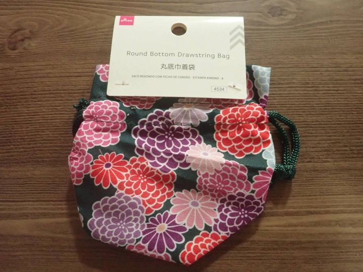 DAISO(ダイソー)：丸底巾着袋(着物柄、A)