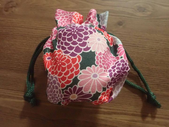 DAISO(ダイソー)：丸底巾着袋(着物柄、A)