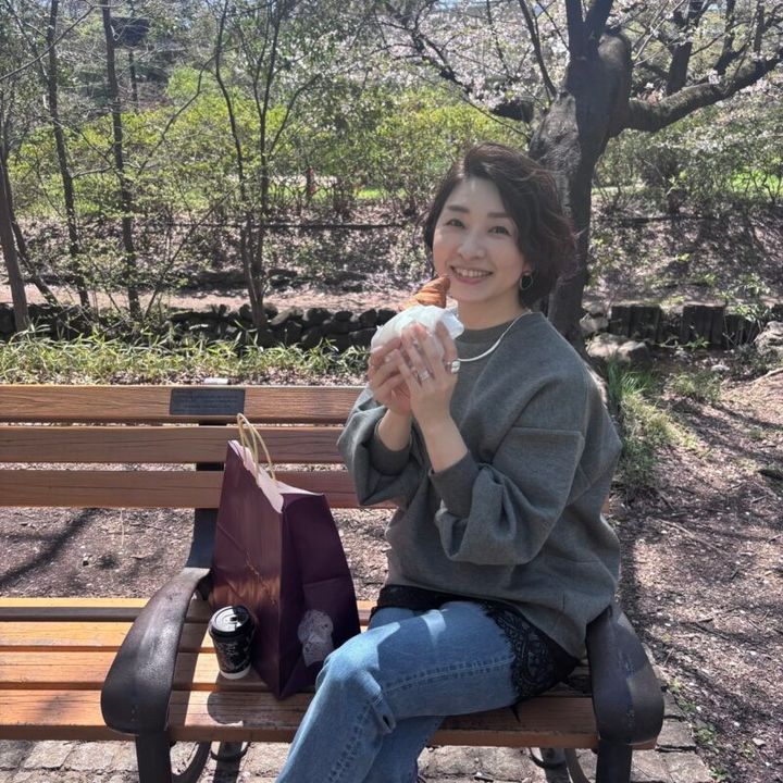 コーヒーを片手に、春の公園で「何もしない」贅沢を