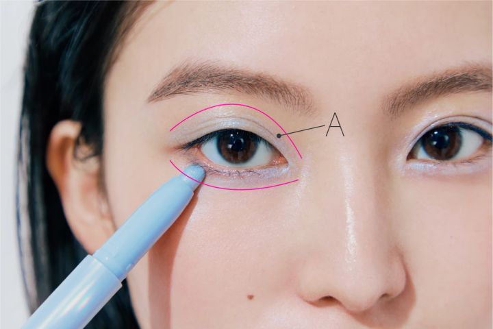 3CE アイスイッチスティック ブルーキャプチャ 塗り方 シングルアイシャドウ ヘア＆メイク 辻村友貴恵 ブルーアイシャドウ アイメイク 小川季奈 似合う 使い方