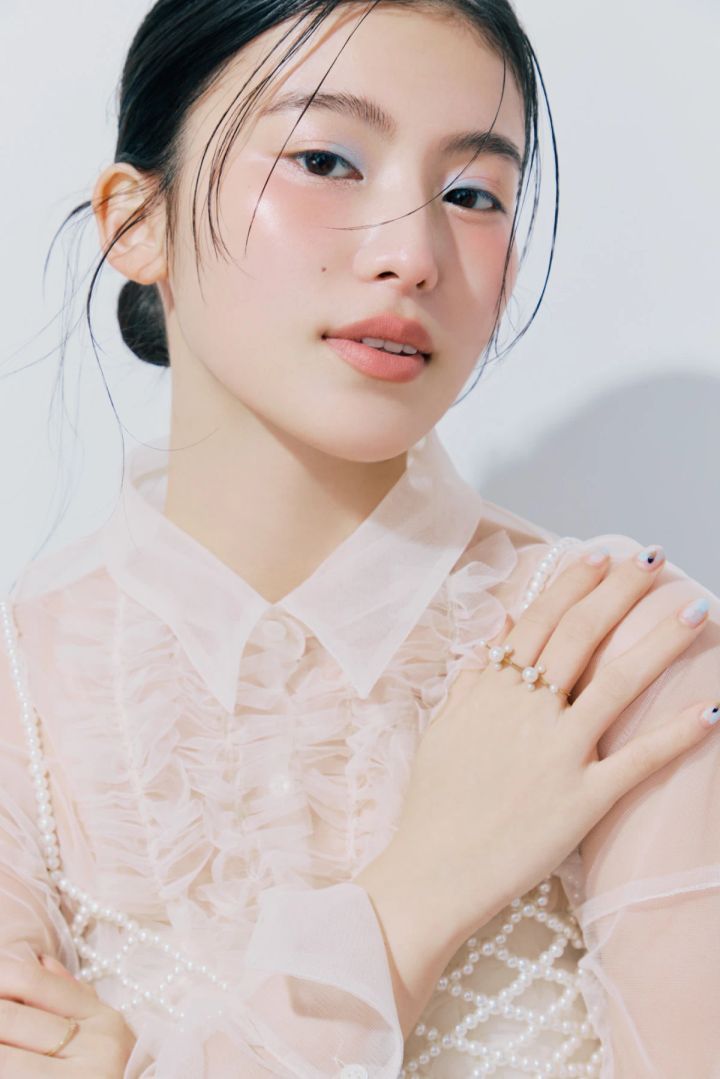 ヘア＆メイク 辻村友貴恵 ブルーアイシャドウ アイメイク 小川季奈 似合う 使い方