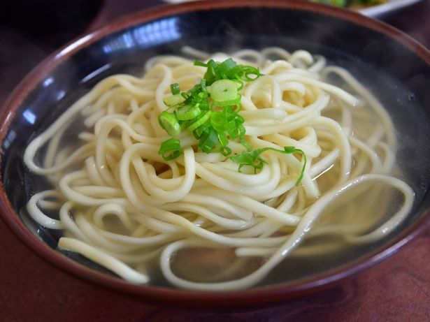 沖縄そばと異なる「宮古そば」は店によって味も違う