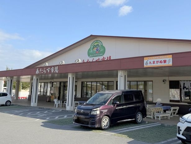 「JAおきなわファーマーズマーケットあたらす市場」は野菜やフルーツ、惣菜、土産物も販売