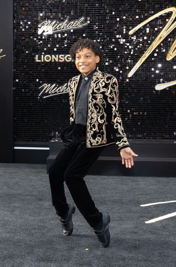 プレミアでムーンウォークを披露したジュリアーノ・ヴァルディ [R], TM & [c] 2026 Lions Gate Entertainment Inc. All Rights Reserved. 