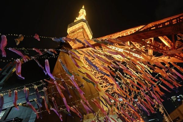 【東京都港区】東京タワーで、333匹の鯉のぼりが泳ぐ景色と夜桜のプロジェクションマッピングを堪能