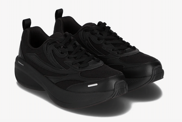 春の着こなしを引き締める、「オールブラック」シューズ／おしゃれランニングシューズ配色別まとめ【FUDGE dig.｜ランニングシューズ配色別図鑑】