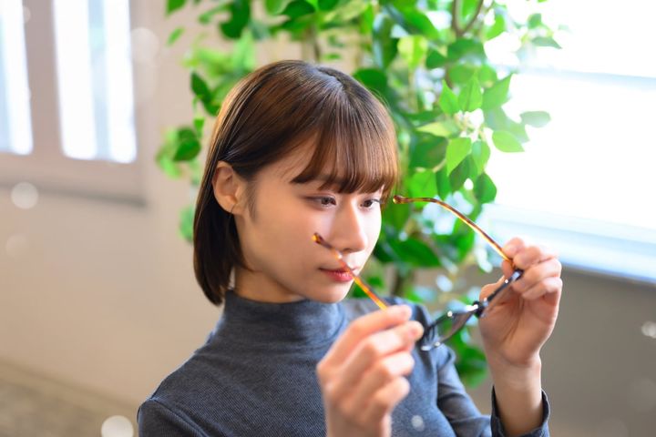 眼鏡のレンズの正しい手入れ方法とは？（画像はイメージ）