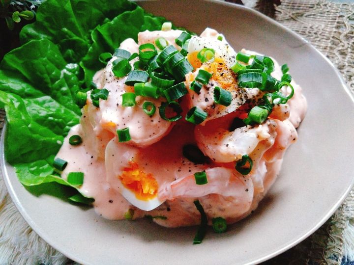 ソースが絡んで美味しすぎる！ゆで卵入りえびマヨ