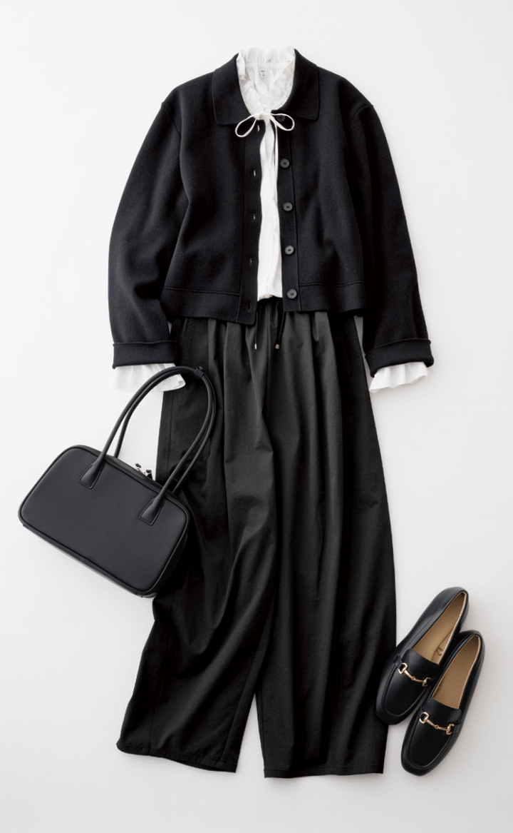 フリルブラウス¥2,490、カーディガン¥2,990、ボストンバッグ¥2,990、ビットローファー¥2,990 ／すべてジーユー