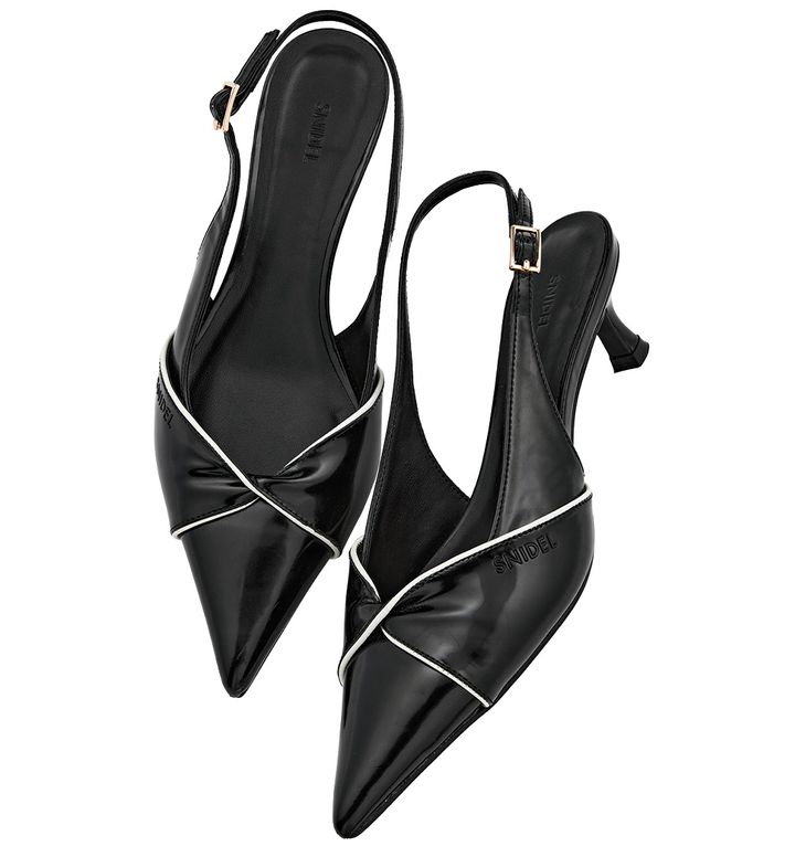 スナイデルのツイストリボンディティールパンプス。