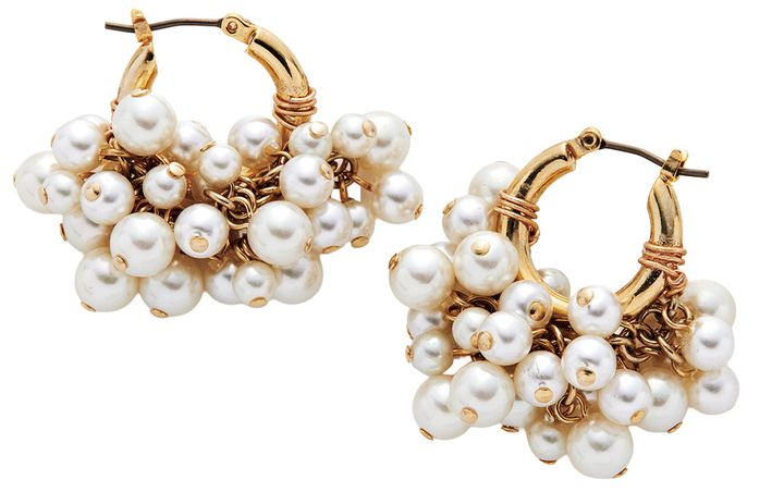 スナイデルの、パール調ビーズのピアス。パーティーやセミフォーマルに。