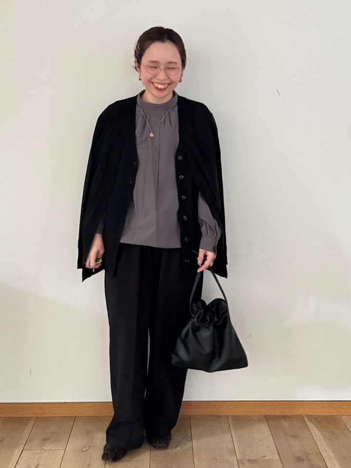 「グレー＆黒」に色を絞ってシックに