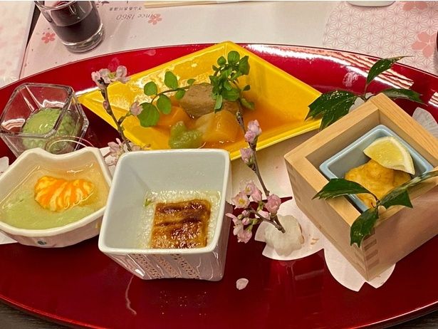 見た目も華やかな嚥下食のコース