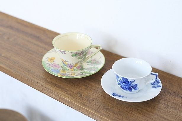 クラシック珈琲は貴重なアンティークカップで提供