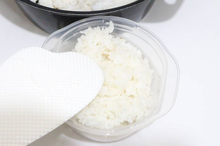 すのこ付きごはん容器 ごはんを詰める