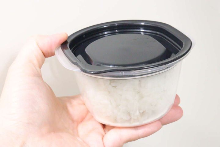 すのこ付きごはん容器 フタをする