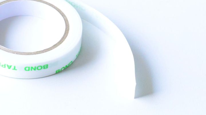 100均「両面テープ」を徹底レポート！【セリア・ダイソー】強力なのは？