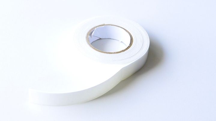 100均「両面テープ」を徹底レポート！【セリア・ダイソー】強力なのは？