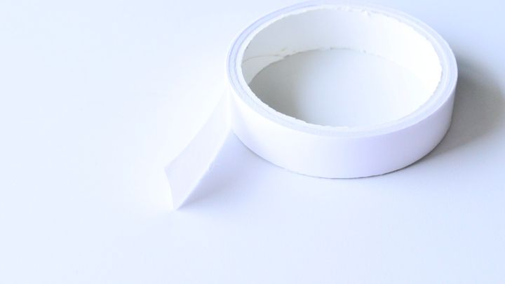 100均「両面テープ」を徹底レポート！【セリア・ダイソー】強力なのは？