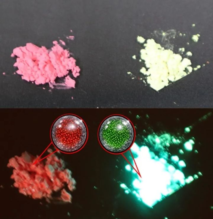 Rhodamine BとFluoresceinを加えたシリカ複合体。室内光とLED波長405nm照射時の発光比較