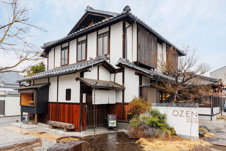 近江八幡のヴォーリズ建築「OZEN」で、おばんざい御膳や旬の果実を使ったパフェを♪