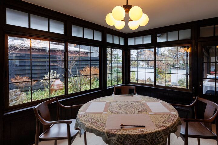 近江八幡のヴォーリズ建築「OZEN」で、おばんざい御膳や旬の果実を使ったパフェを♪