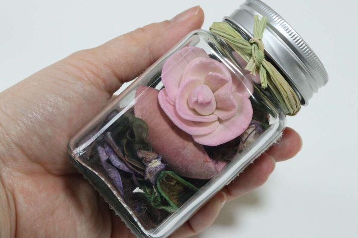 ダイソーのガラスポプリ（ラベンダー）のビジュアル