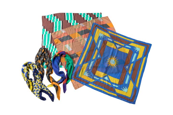 〈sublimeroe〉の大判スカーフ