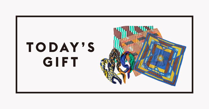 〈sublimeroe〉の大判スカーフ