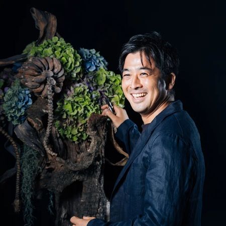 【神奈川県横浜市】華道家・萩原亮大氏の花いけパフォーマンス「陰翳礼讃」がBankPark YOKOHAMAで開催