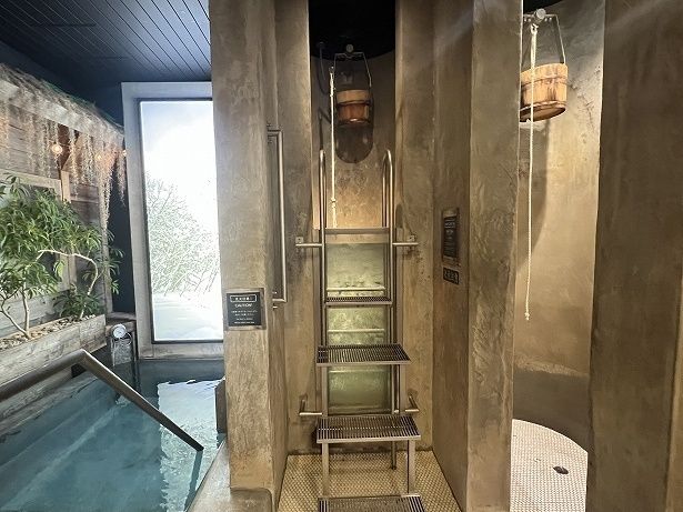 水深140センチの潜れる水風呂「アヴァントプール」