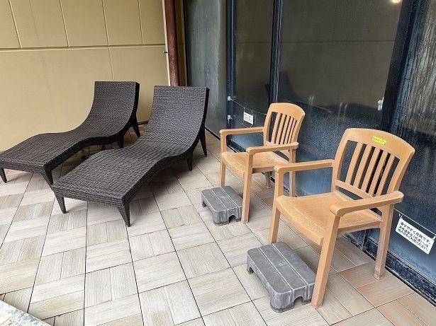 ととのい椅子は露天エリアにも