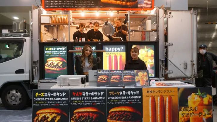 オリジナルメニューがそろうフードエリア