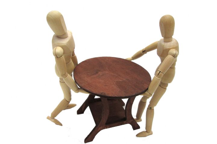 大きくて場所を取るものは邪魔になりやすく、関係悪化を招くことも