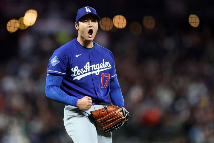 ジャイアンツ打線を抑えて雄叫びを挙げるドジャース・大谷翔平（C）Getty Images