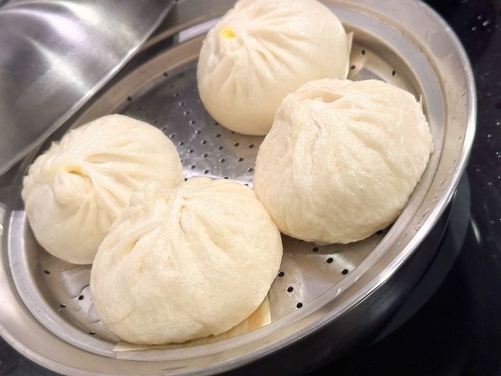 大きな豚まんを4つ同時に蒸せる
