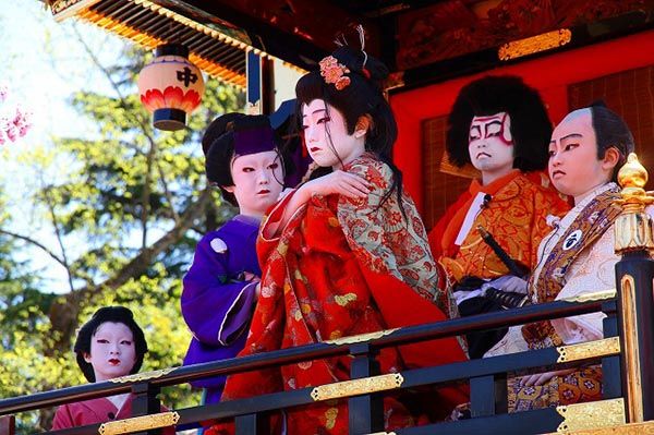 【富山県砺波市】350万本が咲き誇る、となみチューリップフェア開催！大花壇の地上絵など圧巻の景観