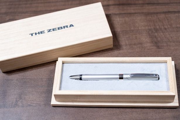  桐製の専用ボックスに収納されて手元に届く