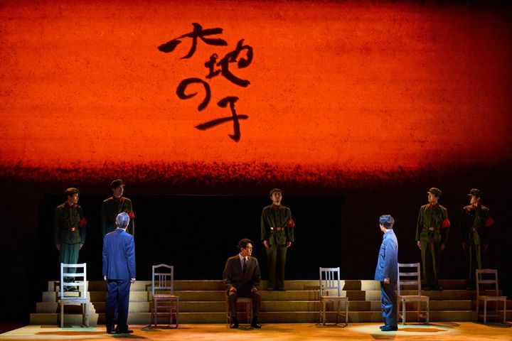 第五十一回菊田一夫演劇賞大賞を受賞した『大地の子』より （C）2026 MEIJIZA／TOHO CO., LTD. width=