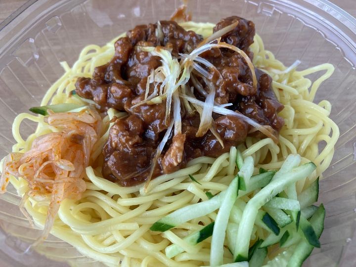 濃厚な肉みそ！さっぱり食べられる！【ファミマ】甘辛甜面醤と味噌の旨みが特徴の「冷しジャージャー麺」