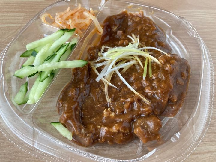 濃厚な肉みそ！さっぱり食べられる！【ファミマ】甘辛甜面醤と味噌の旨みが特徴の「冷しジャージャー麺」