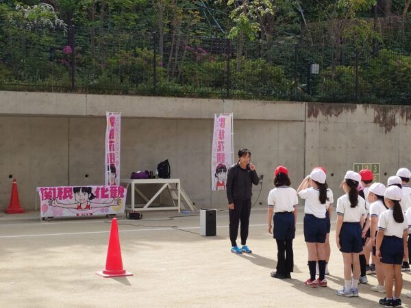 【東京都品川区】元五輪選手・関根花観氏が、走る楽しさと本物体験を児童に届ける特別授業を実施