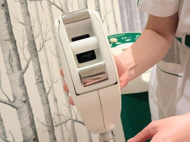 マリコール独自のテクニスパマシーンのヘッド部分アップ。ローラーと吸引口が一体になったつくり