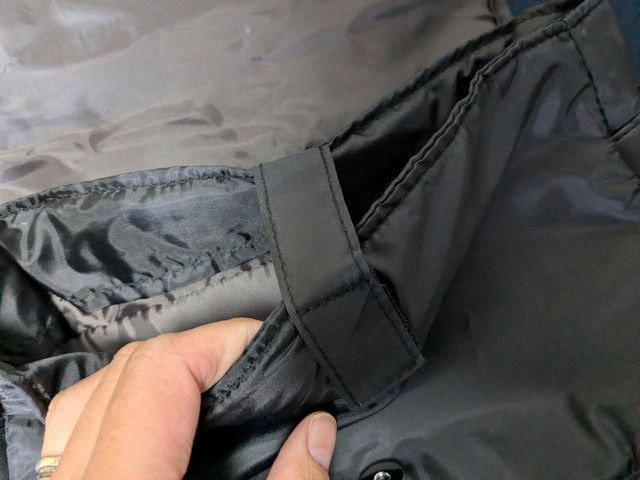 リュック前面下部のスリットポケット内側のようす