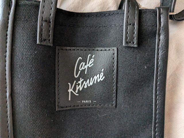 Café Kitsunéスマホショルダー ロゴパッチアップ