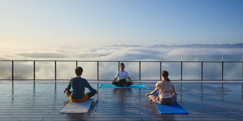 長野県で絶景と美食に癒やされる「雲海リトリートステイ」
