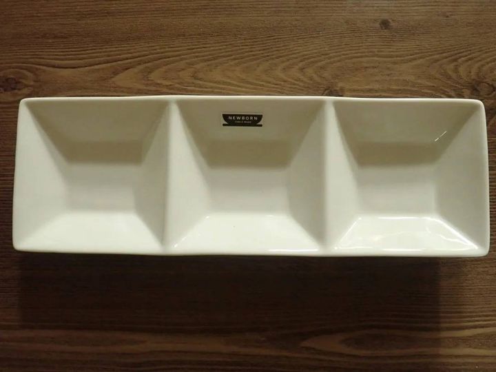 DAISO(ダイソー)：ニューボーン三仕切り皿約23cm×7.5cm